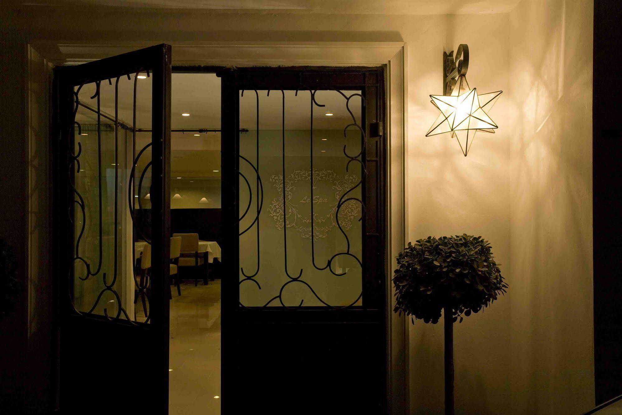Aspira Davinci Sukhumvit 31 Hotel Bangkok Exterior photo